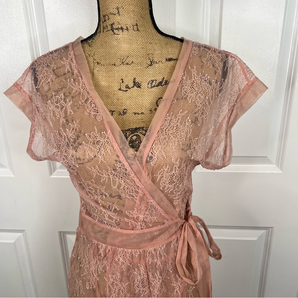Sz OS Victoria’s s Secret Light Peachy Pink Sheer Lace Short Robe NWOT $70 MSRP - Picture 3 of 9